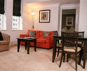Manor Apartment Hotel - E Caravan Parks 2