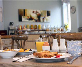Manor Apartment Hotel - E Caravan Parks 3