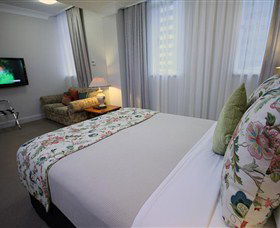 Manor Apartment Hotel - E Caravan Parks 1