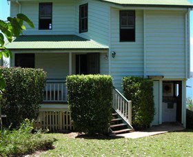 Lamb Island Holiday Cottage - E Caravan Parks 0