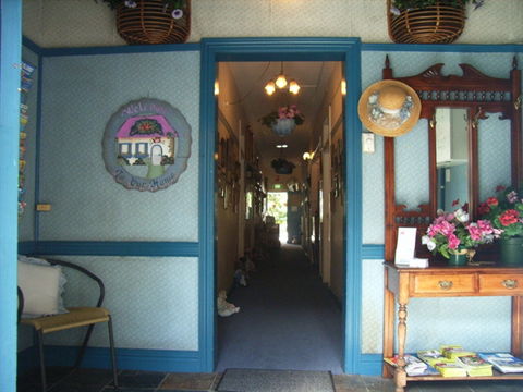 Annie's Shandon Inn - E Caravan Parks 1