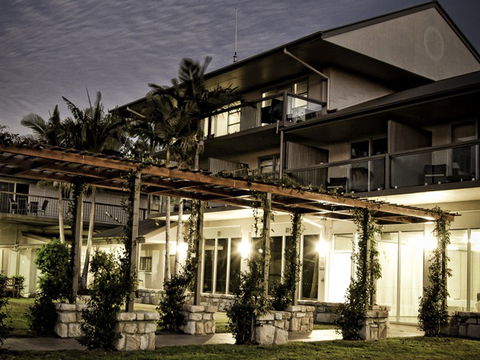 Mercure Clear Mountain Lodge Spa And Vineyard - E Caravan Parks 2