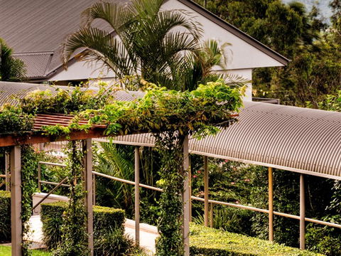 Mercure Clear Mountain Lodge Spa And Vineyard - E Caravan Parks 4