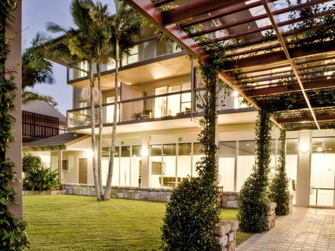 Mercure Clear Mountain Lodge Spa And Vineyard - E Caravan Parks 1