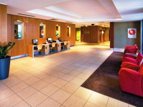 Travelodge Hotel Garden City Brisbane - E Caravan Parks 1