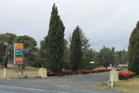 Armidale Acres Motor Inn - E Caravan Parks 0