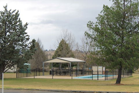 Armidale Acres Motor Inn - E Caravan Parks 1