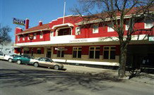 Criterion Hotel Gundagai - E Caravan Parks 0