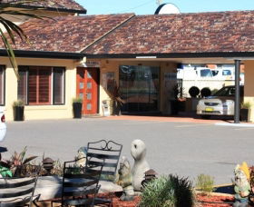 Quality Inn Country Plaza Queanbeyan - Queanbeyan - E Caravan Parks 0