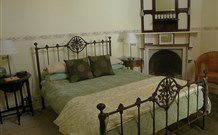 Araluen Old Courthouse Bed And Breakfast - E Caravan Parks 4