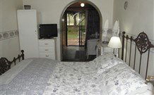 Araluen Old Courthouse Bed And Breakfast - E Caravan Parks 6