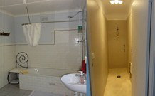 Patchwork Inn B & B - E Caravan Parks 0