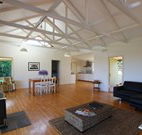 Yellow Dog Cottage - - E Caravan Parks