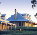 Berringer Lake Holiday Cottages - E Caravan Parks