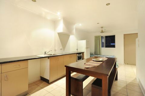Airlie Beach Motor Lodge - E Caravan Parks 47