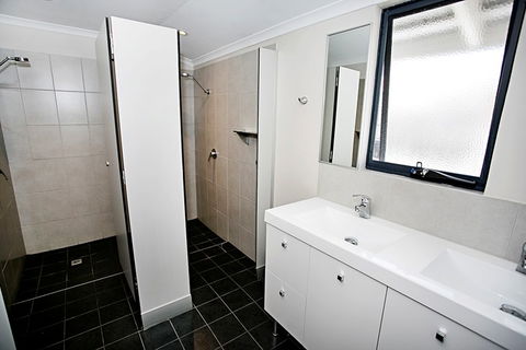 Albany YHA - E Caravan Parks 9