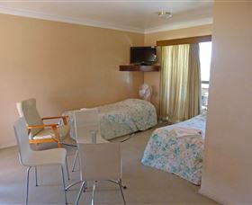Suncourt Motor Inn - E Caravan Parks 0
