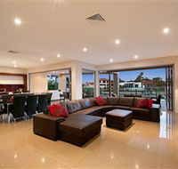 Xanadu Waterfront Elite Holiday Home - E Caravan Parks