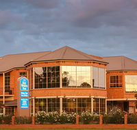 Best Western Plus Hovell Tree Inn - E Caravan Parks