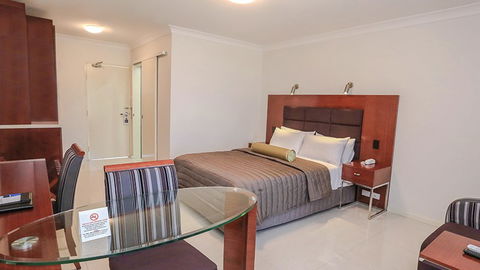 BEST WESTERN Casula Motor Inn - E Caravan Parks 4