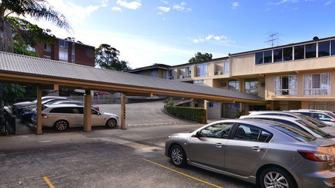 BEST WESTERN Twin Towers Inn - E Caravan Parks 8