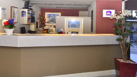 BEST WESTERN Twin Towers Inn - E Caravan Parks 11