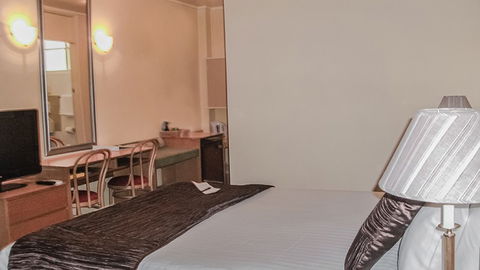 Best Western Sanctuary Inn - E Caravan Parks 0