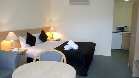 BEST WESTERN Sandown Heritage Motel - E Caravan Parks 1