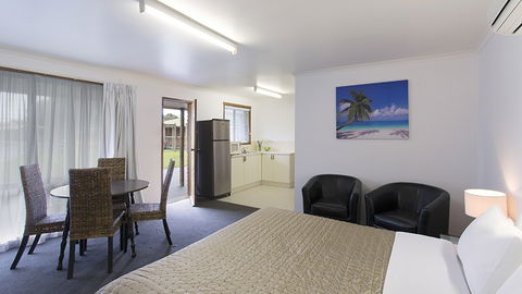 BEST WESTERN Colonial Village Motel - E Caravan Parks 4