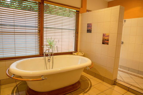 Bali Hai Resort - E Caravan Parks 5