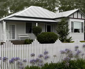 Addlestone House Bed & Breakfast - E Caravan Parks 1