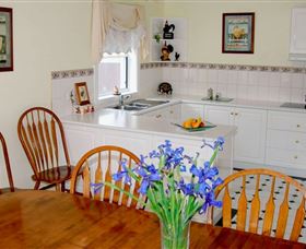 Addlestone House Bed & Breakfast - E Caravan Parks 3