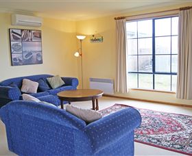 Bruny Island Accommodation Services - Omaroo Cottage - E Caravan Parks 1