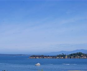 Bruny Island Accommodation Services - Omaroo Cottage - E Caravan Parks 3