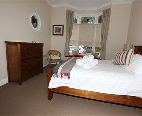 House On The Hill Bed And Breakfast - E Caravan Parks 2