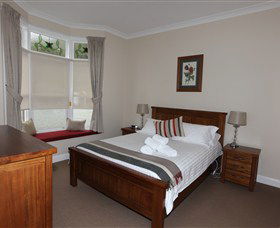 House On The Hill Bed And Breakfast - E Caravan Parks 1