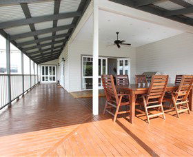 House On The Hill Bed And Breakfast - E Caravan Parks 4