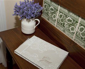 House On The Hill Bed And Breakfast - E Caravan Parks 3