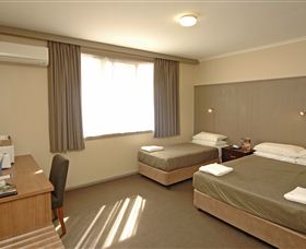 Argosy Motor Inn - E Caravan Parks 0