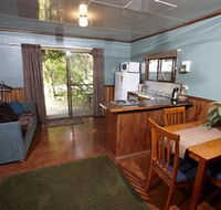 Crayfish Creek Van and Cabin Park and Spa Treehouse - E Caravan Parks