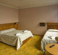 Somerset Hotel - E Caravan Parks