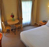 Glen Inn Motel  Apartments - E Caravan Parks