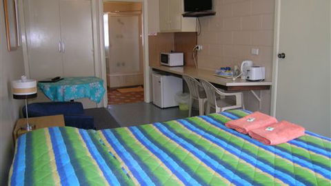 Turn In Motel - E Caravan Parks 0