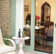 Forlonge Bed  Breakfast - E Caravan Parks