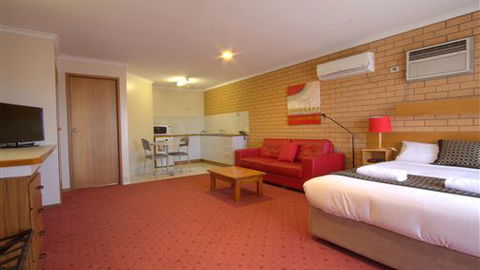 Blue Whale Motor Inn & Apartments - E Caravan Parks 4