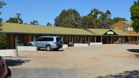 Mountain View Motor Inn And Holiday Lodges - E Caravan Parks 1