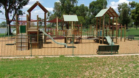 Cohuna Waterfront Holiday Park - E Caravan Parks 5
