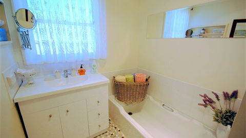 Admurraya House Bed And Breakfast - E Caravan Parks 3