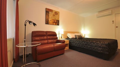 Edinburgh Motor Inn - E Caravan Parks 2