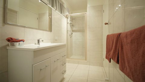 Edinburgh Motor Inn - E Caravan Parks 5
